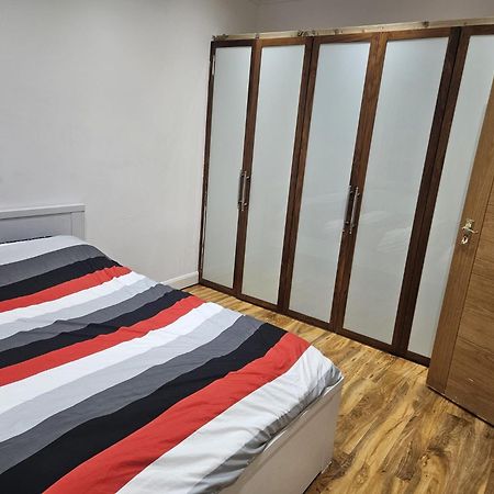 2 Bedroom Flat - Travel Direct To Heathrow/Central London Bagian luar foto